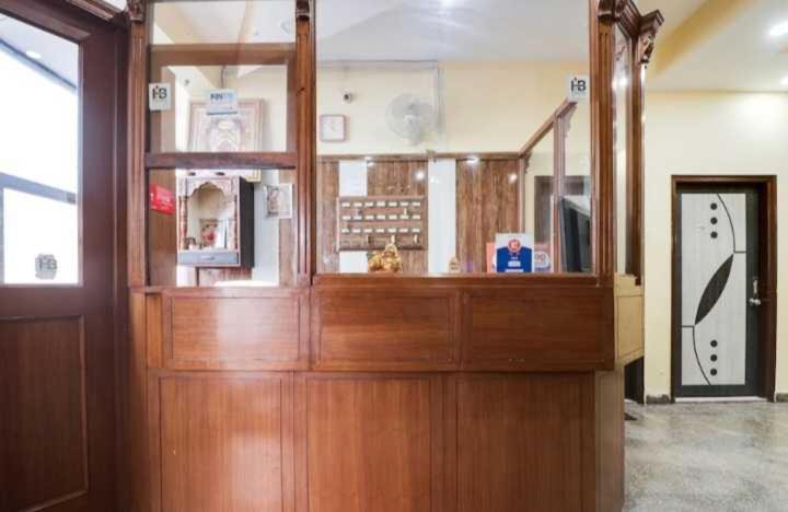Hotel O Jas Inn Near Star Mall คูร์เคาน์ ภายนอก รูปภาพ