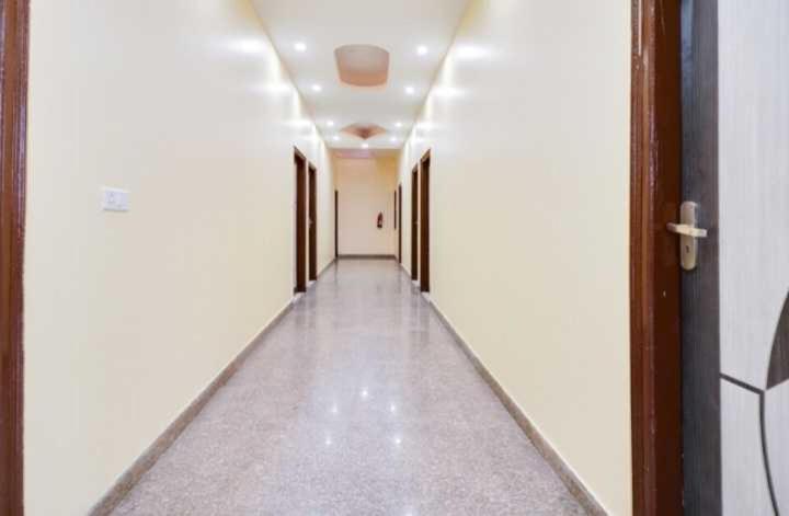 Hotel O Jas Inn Near Star Mall คูร์เคาน์ ภายนอก รูปภาพ