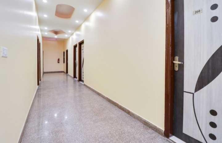 Hotel O Jas Inn Near Star Mall คูร์เคาน์ ภายนอก รูปภาพ